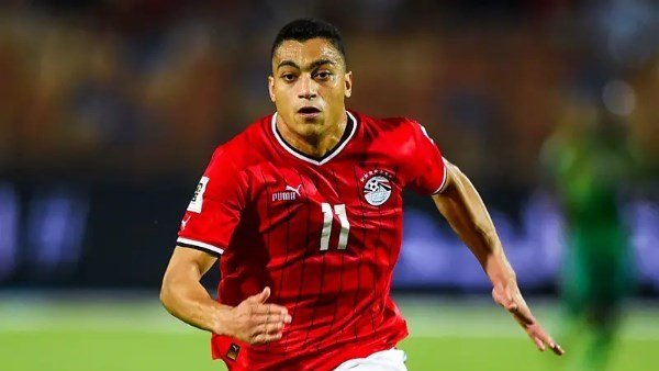 “لحسم-ملف-رحيل-لاعب-الأهلي”.-سبب-تواجد-وكيل-مصطفى-محمد-في-القاهرة