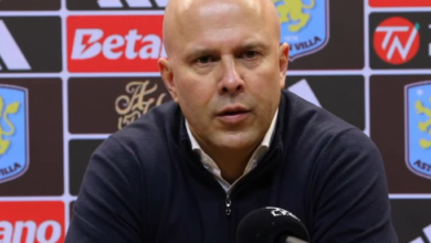 نيفيل-يهاجم-سلوت-ويصف-موسم-ليفربول-بـ«غير-الانتقالي»-رغم-تراجع-النتائج