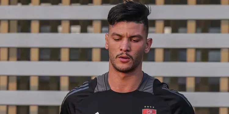 والد-أشرف-داري-يفجر-مفاجآت-مدوية:-نطالب-الأهلي-بـ-2.5-مليون-دولار-لفسخ-التعاقد-أو-الرحيل-لفرنسا-بنفس-الراتب