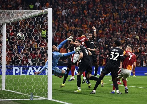 جالطة-سراي-يكتسح-يوفنتوس-بخماسية-في-ذهاب-ملحق-دوري-الأبطال