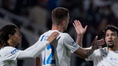 الهلال-يواصل-مطاردة-الصدارة-بخماسية-على-حساب-الشباب-في-الدوري-السعودي-(فيديو)