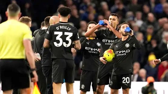 ليدز-مستاء-من-استهجان-جماهيره-تجاه-إفطار-لاعبيه-الصائمين-  