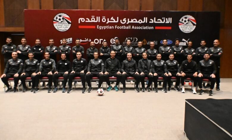 لجنة-الحكام-تسلم-الشارة-للحكام-الدوليين