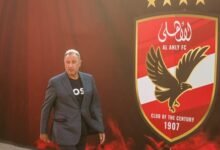 الخطيب-يهنئ-طائرة-الأهلي-بالخماسية-التاريخية-بعد-التتويج-الإفريقي