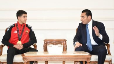 وزير-الرياضة-يستقبل-“ترند-الذهب”-عبد-الله-حسونة-بعد-إنجازه-القاري-في-المصارعة