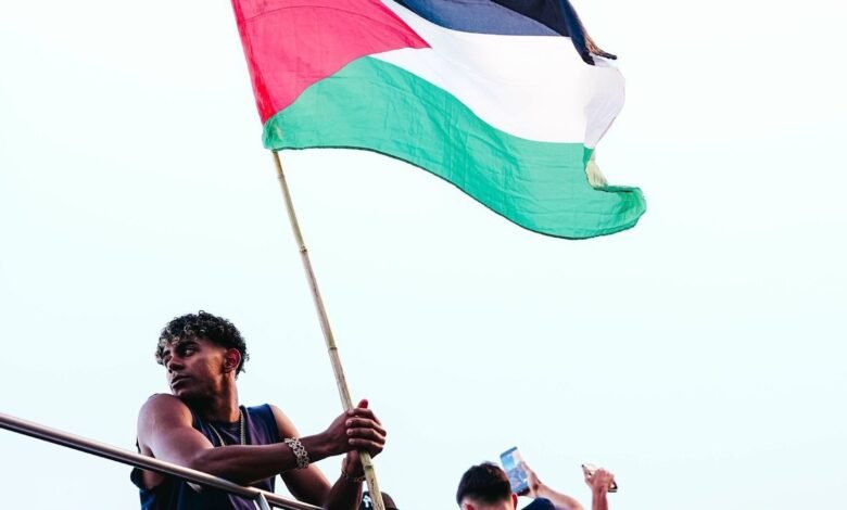 لامين-يامال-رفع-علم-فلسطين-عن-قصد-خلال-احتفالات-برشلونة-|تفاصيل