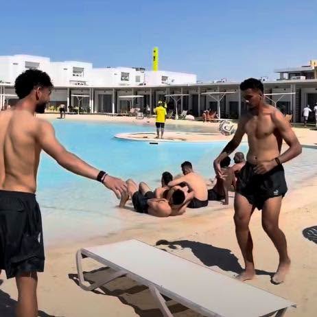 شاهد-استمتاع-نجوم-منتخب-مصر-في-فندق-الإقامة-بالعلمين-بعد-العودة-من-كأس-العالم