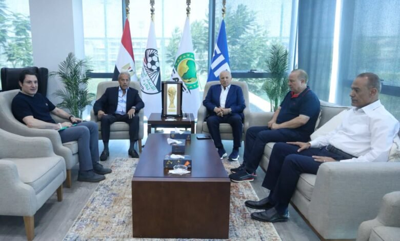 أبوريدة-يجتمع-بشوقي-غريب-لمناقشة-خطة-تطوير-المنظومة-الفنية-والمنتخبات-الوطنية 